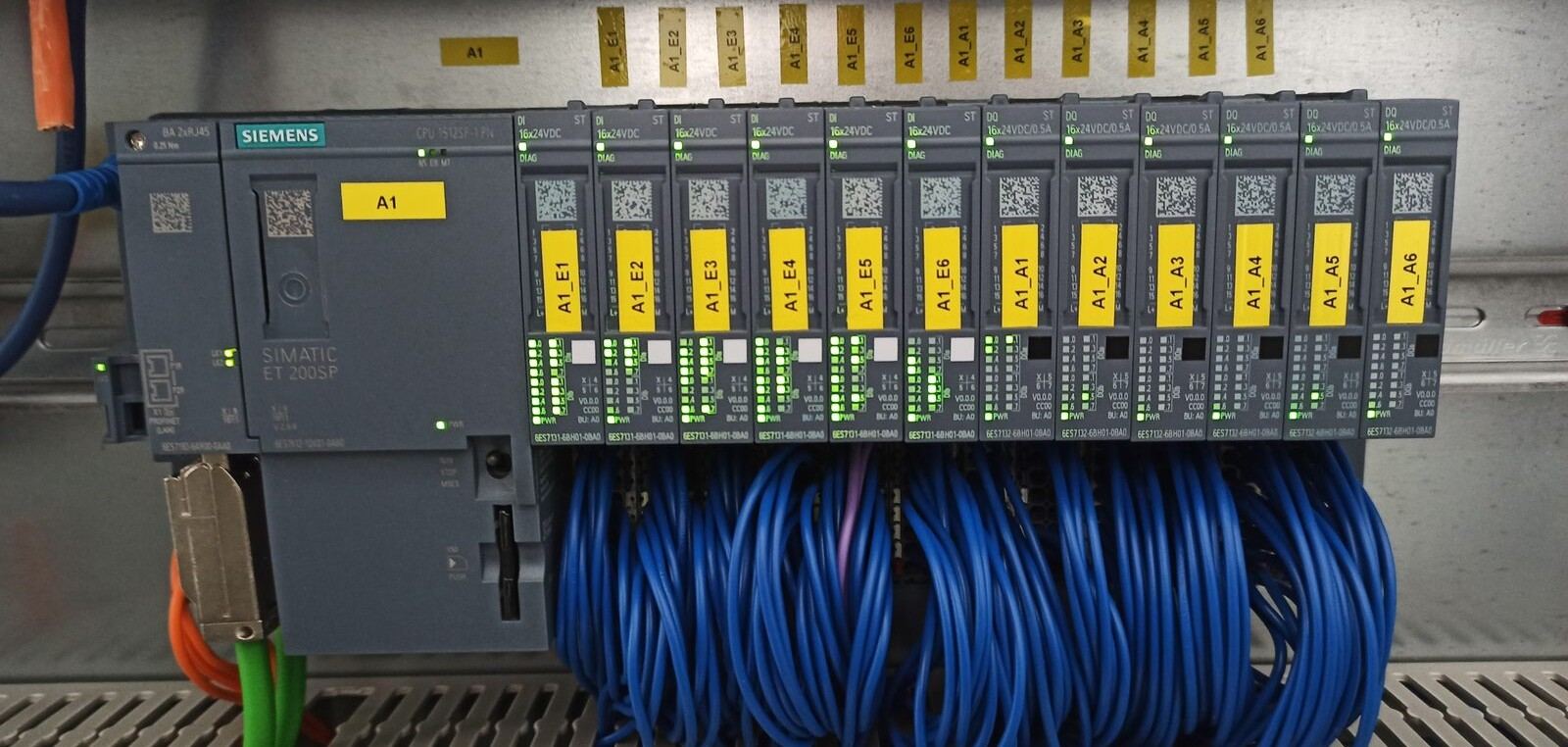 Siemens-SPS im Steuerungsschrank einer Betonmischanlage
